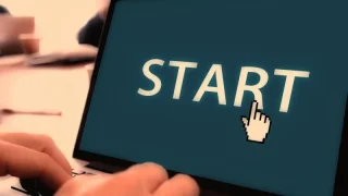 パソコンモニターにスタートが表示されている